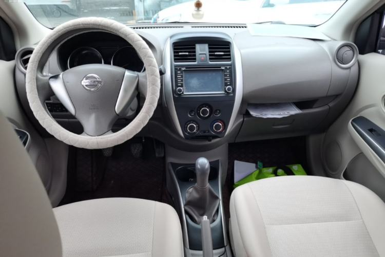 Used Nissan Sunny 2014 1.5XL Manual Deluxe Edition Center Console