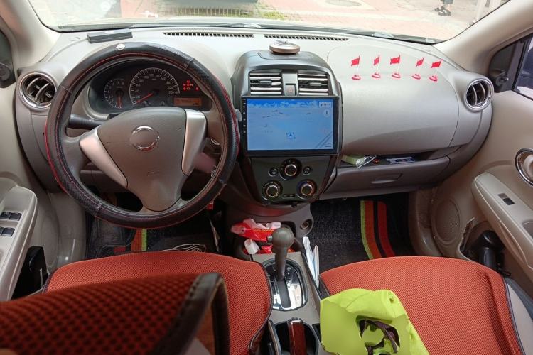 Used Nissan Sunny 2014 1.5XE CVT Comfort Edition Center Console