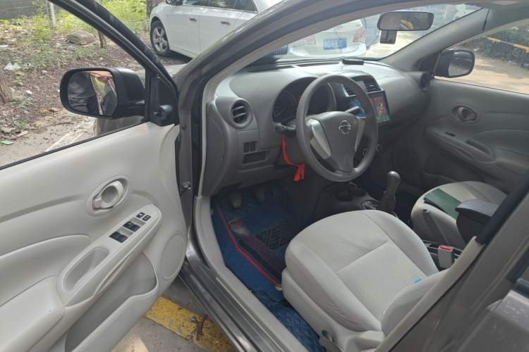 Used Nissan Sunny 2014 1.5XE Manual Comfort Edition Driver Seat