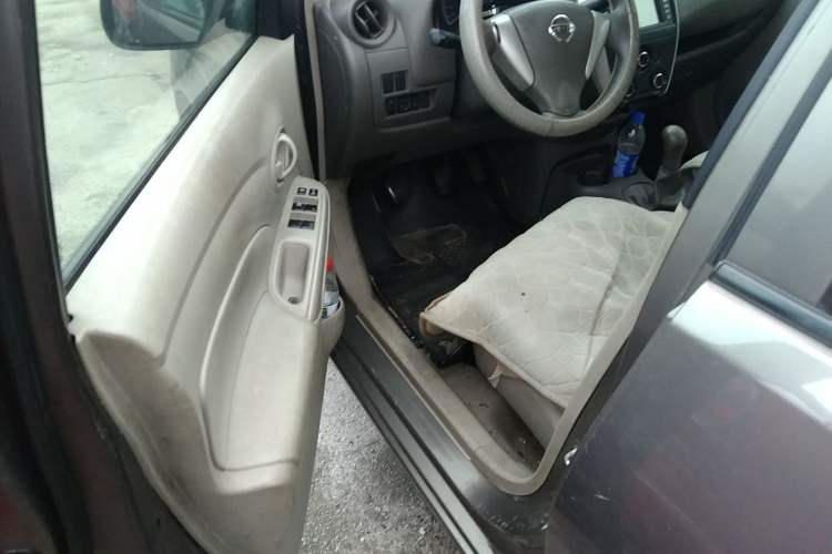 Used Nissan Sunny 2014 1.5XE Manual Elite Edition Driver Seat