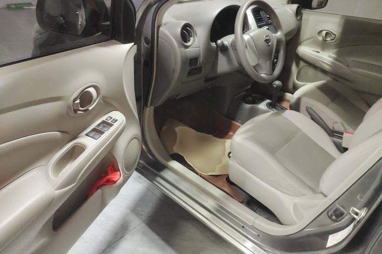 Used Nissan Sunny 2014 1.5XE CVT Elite Edition Driver Seat