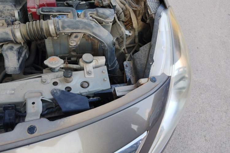 Used Nissan Sunny 2014 1.5XE Manual Comfort Edition Engine Bay Left
