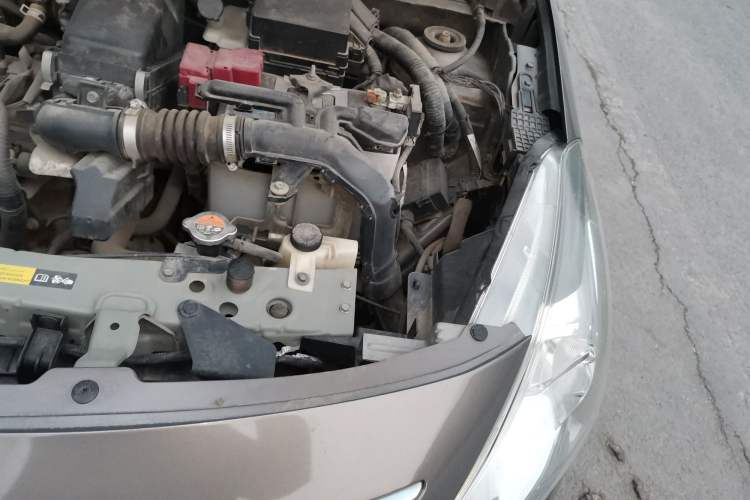 Used Nissan Sunny 2014 1.5XE Manual Comfort Edition Engine Bay Left