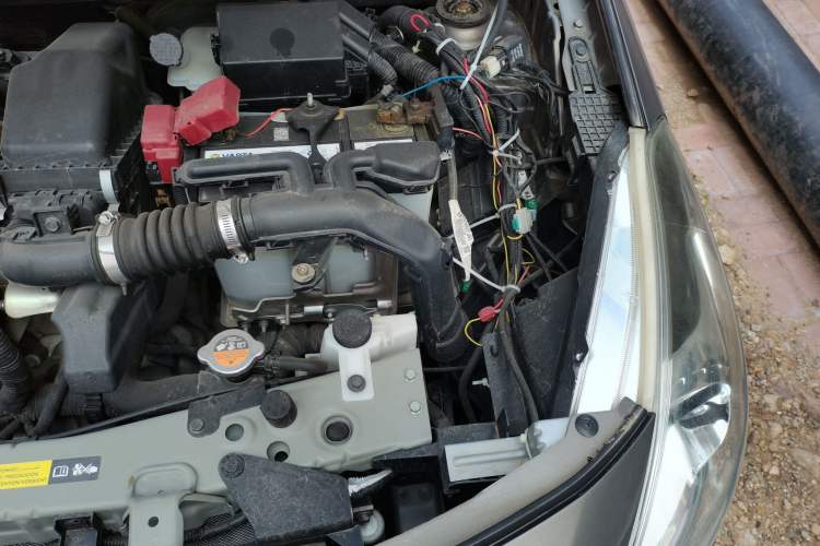 Used Nissan Sunny 2014 1.5XE Manual Elite Edition Engine Bay Left