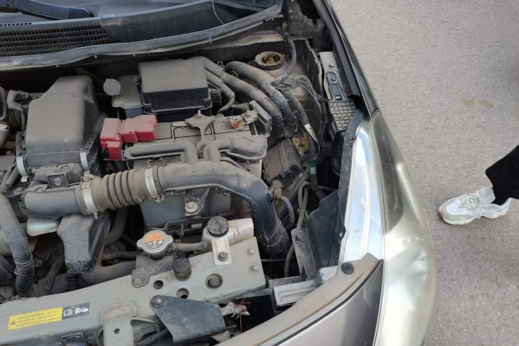 Used Nissan Sunny 2014 1.5XE Manual Comfort Edition Engine Bay Left