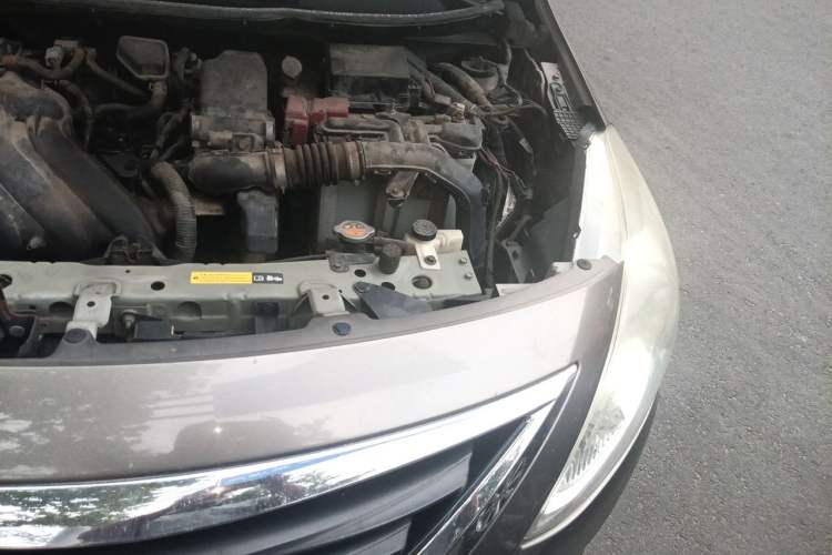 Used Nissan Sunny 2014 1.5XE Manual Elite Edition Engine Bay Left