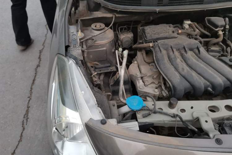 Used Nissan Sunny 2014 1.5XE Manual Comfort Edition Engine Bay Right