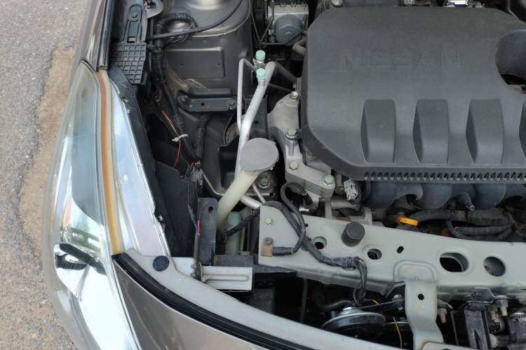 Used Nissan Sunny 2014 1.5XE Manual Elite Edition Engine Bay Right