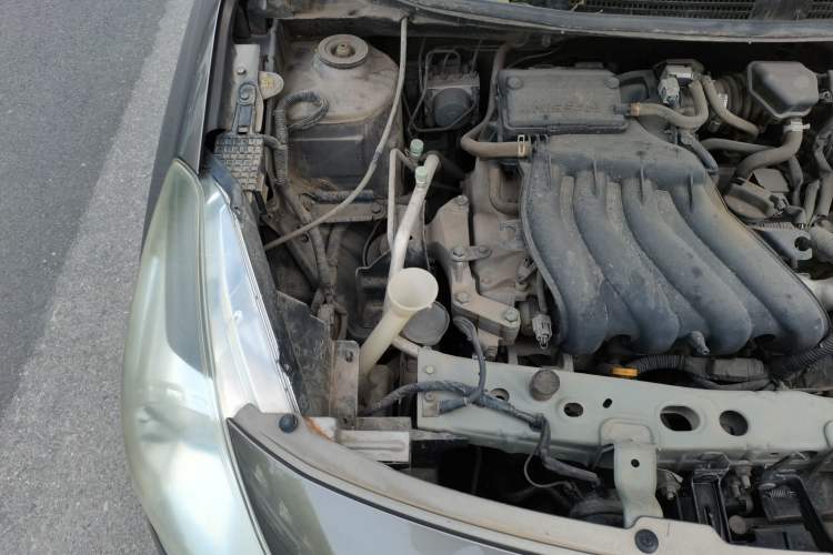 Used Nissan Sunny 2014 1.5XE Manual Comfort Edition Engine Bay Right