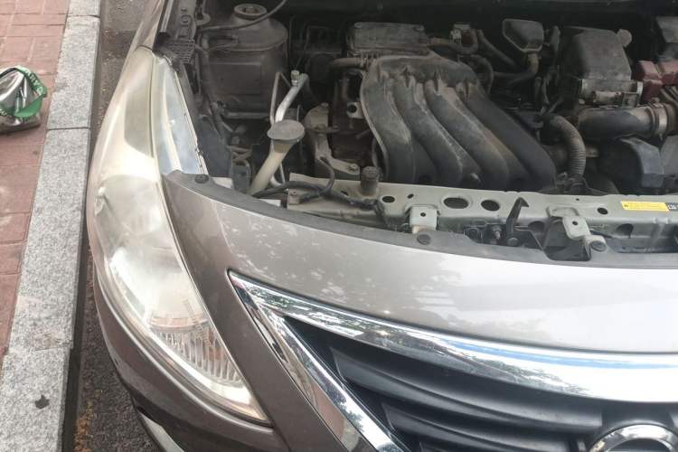 Used Nissan Sunny 2014 1.5XE Manual Elite Edition Engine Bay Right
