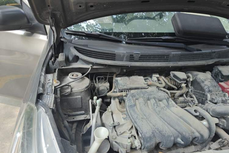 Used Nissan Sunny 2014 1.5XE Manual Comfort Edition Engine Bay Right