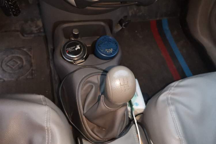 Used Nissan Sunny 2014 1.5XE Manual Comfort Edition Gear Lever
