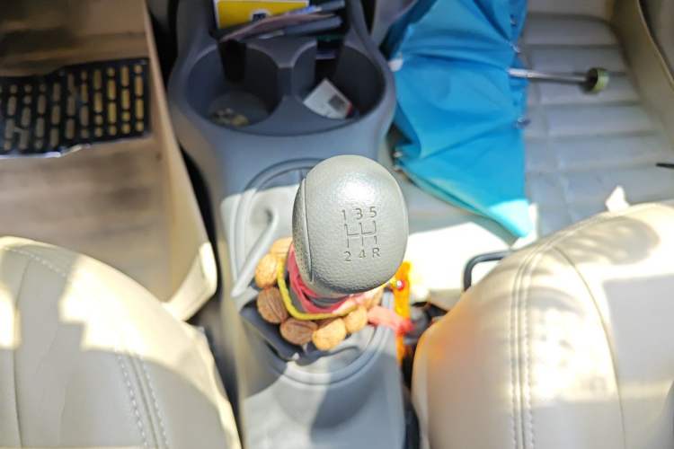 Used Nissan Sunny 2014 1.5XE Manual Comfort Edition Gear Lever