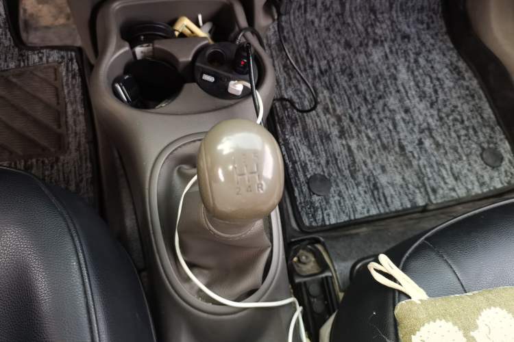 Used Nissan Sunny 2014 1.5XE Manual Comfort Edition Gear Lever