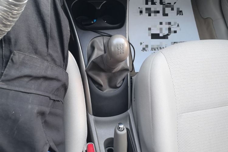 Used Nissan Sunny 2014 1.5XL Manual Deluxe Edition Gear Lever