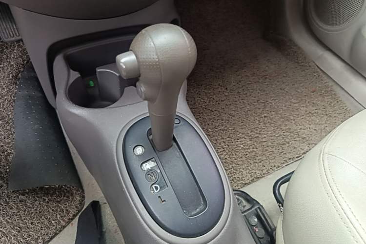 Used Nissan Sunny 2014 1.5XE CVT Comfort Edition Gear Lever
