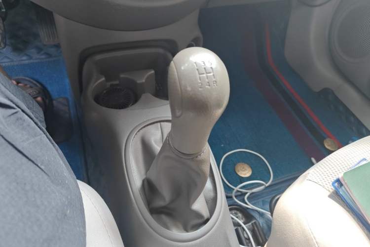 Used Nissan Sunny 2014 1.5XE Manual Comfort Edition Gear Lever