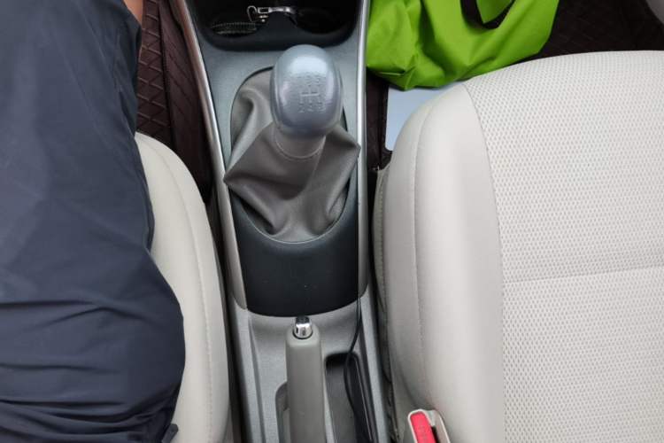 Used Nissan Sunny 2014 1.5XL Manual Deluxe Edition Gear Lever