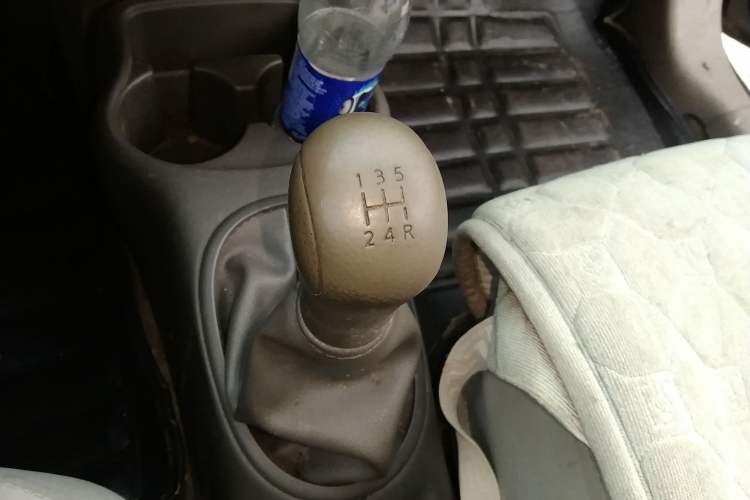 Used Nissan Sunny 2014 1.5XE Manual Elite Edition Gear Lever