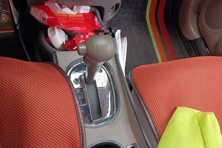 Used Nissan Sunny 2014 1.5XE CVT Comfort Edition Gear Lever
