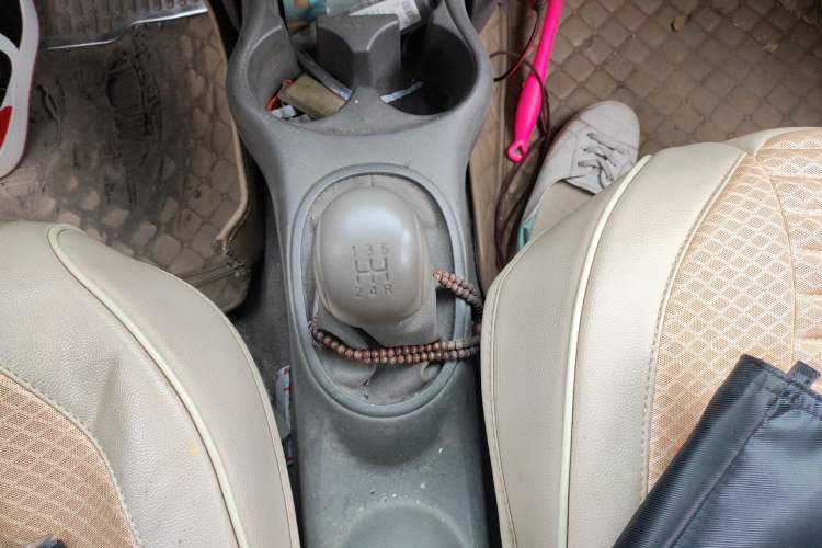 Used Nissan Sunny 2014 1.5XE Manual Comfort Edition Gear Lever