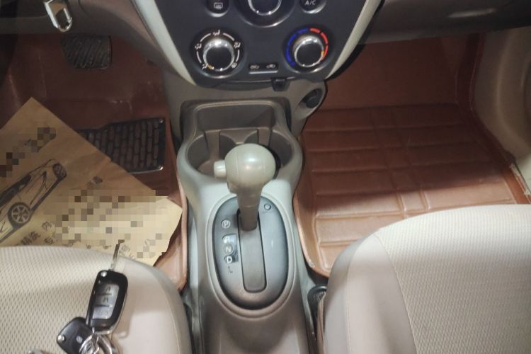 Used Nissan Sunny 2014 1.5XE CVT Elite Edition Gear Lever