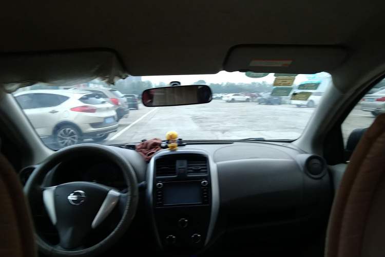 Used Nissan Sunny 2014 1.5XE Manual Elite Edition Headliner