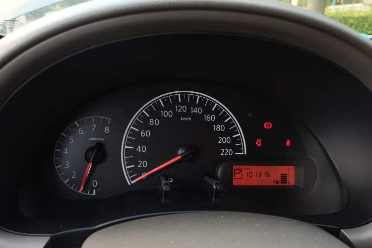 Used Nissan Sunny 2014 1.5XE CVT Elite Edition Instrument Cluster