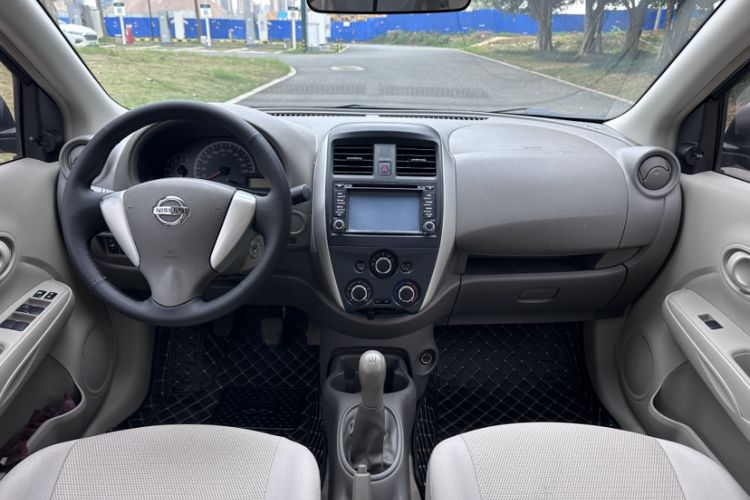 Used Nissan Sunny 2014 1.5XE Manual Comfort Edition Interior 2
