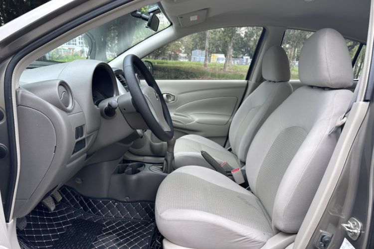 Used Nissan Sunny 2014 1.5XE Manual Comfort Edition Interior 5