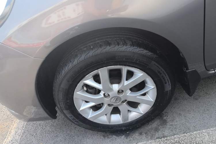 Used Nissan Sunny 2014 1.5XL Manual Deluxe Edition Left Front Wheel Hub
