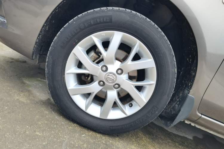 Used Nissan Sunny 2014 1.5XL Manual Deluxe Edition Left Front Wheel Hub