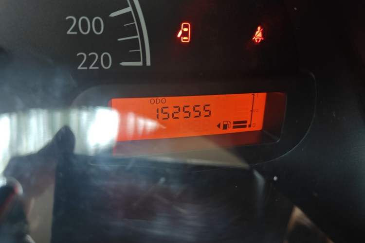 Used Nissan Sunny 2014 1.5XE Manual Comfort Edition Odometer Close Up