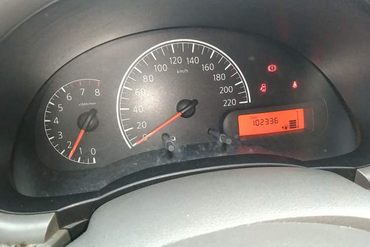 Used Nissan Sunny 2014 1.5XE Manual Elite Edition Odometer Close Up