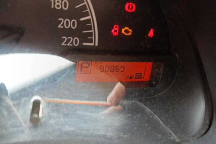 Used Nissan Sunny 2014 1.5XE CVT Comfort Edition Odometer Close Up