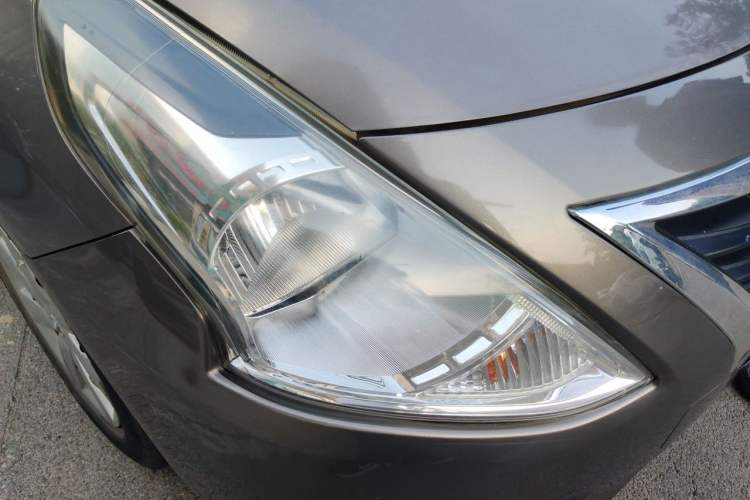 Used Nissan Sunny 2014 1.5XE Manual Comfort Edition Right Front Headlight