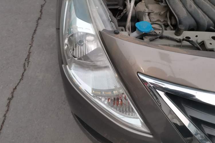 Used Nissan Sunny 2014 1.5XE Manual Comfort Edition Right Front Headlight
