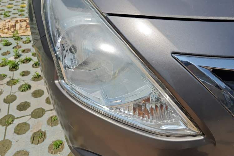 Used Nissan Sunny 2014 1.5XE Manual Comfort Edition Right Front Headlight