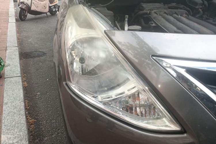 Used Nissan Sunny 2014 1.5XE Manual Elite Edition Right Front Headlight