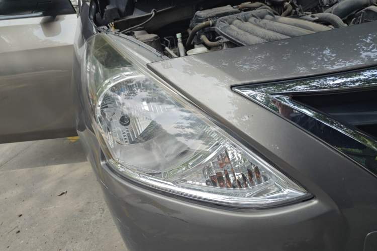 Used Nissan Sunny 2014 1.5XE Manual Comfort Edition Right Front Headlight