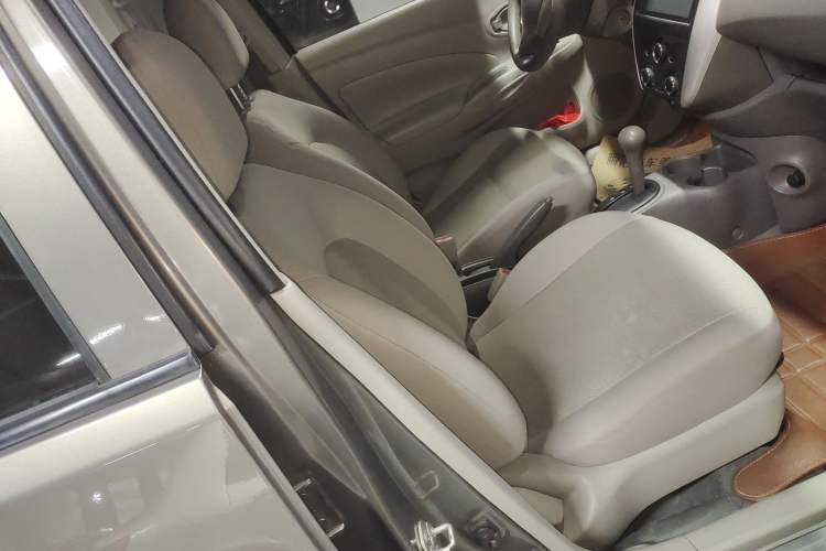 Used Nissan Sunny 2014 1.5XE CVT Elite Edition Right Front Seat