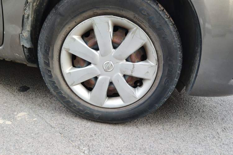 Used Nissan Sunny 2014 1.5XE Manual Comfort Edition Right Front Wheel Hub