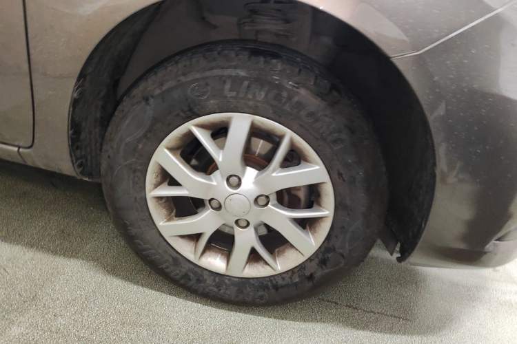 Used Nissan Sunny 2014 1.5XE Manual Comfort Edition Right Front Wheel Hub