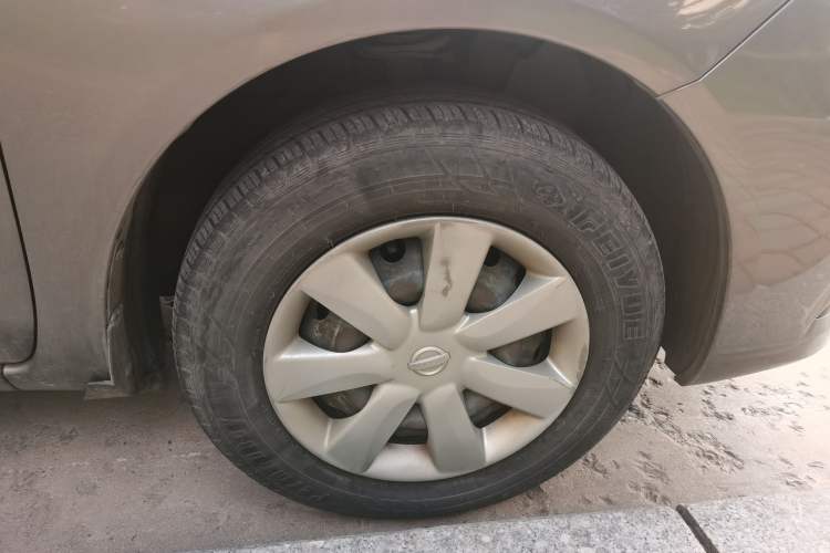 Used Nissan Sunny 2014 1.5XE CVT Elite Edition Right Front Wheel Hub