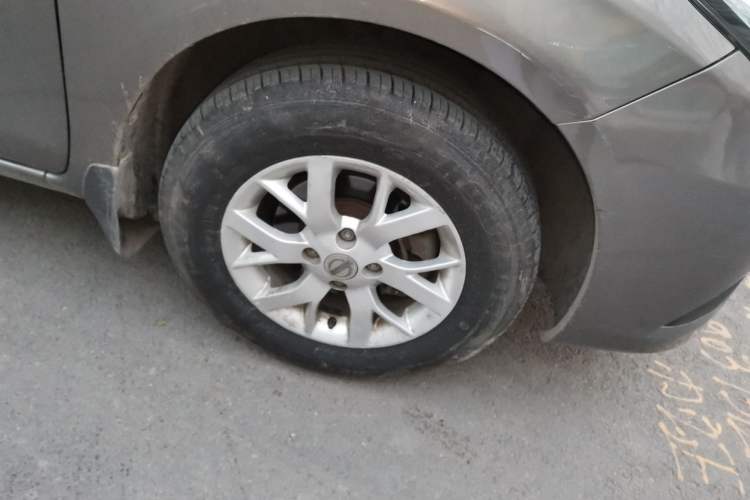 Used Nissan Sunny 2014 1.5XE Manual Comfort Edition Right Front Wheel Hub