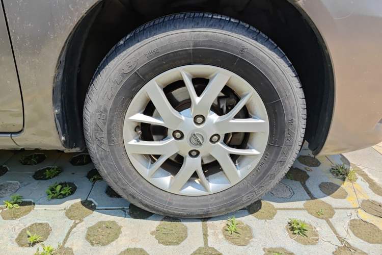 Used Nissan Sunny 2014 1.5XE Manual Comfort Edition Right Front Wheel Hub