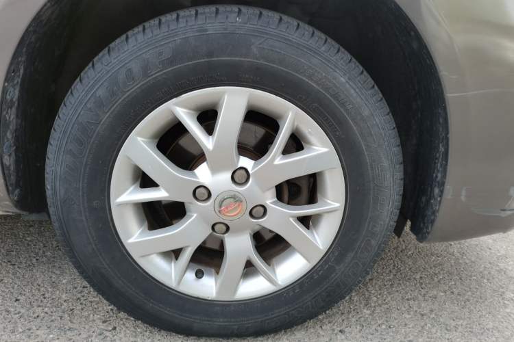 Used Nissan Sunny 2014 1.5XE Manual Comfort Edition Right Front Wheel Hub