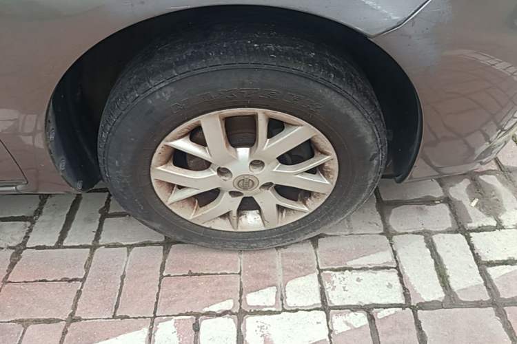 Used Nissan Sunny 2014 1.5XE CVT Comfort Edition Right Front Wheel Hub
