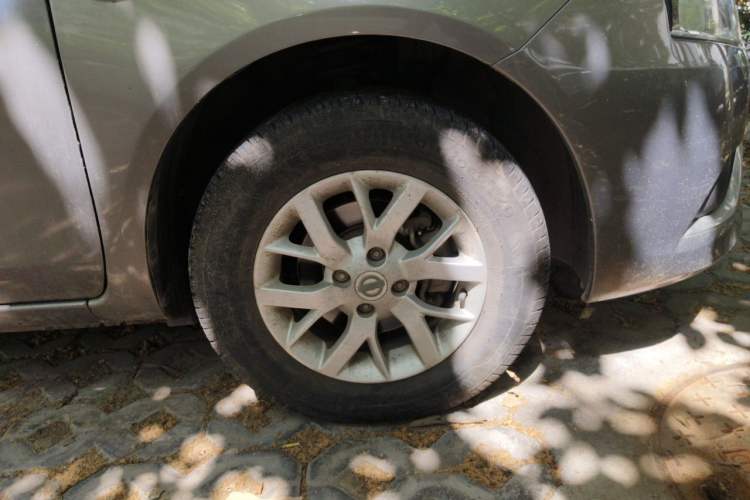 Used Nissan Sunny 2014 1.5XE Manual Comfort Edition Right Front Wheel Hub