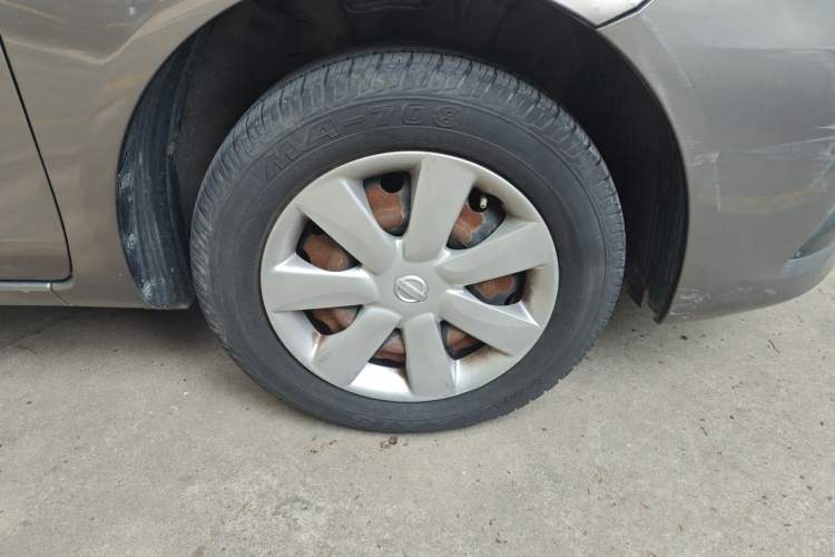 Used Nissan Sunny 2014 1.5XE Manual Comfort Edition Right Front Wheel Hub